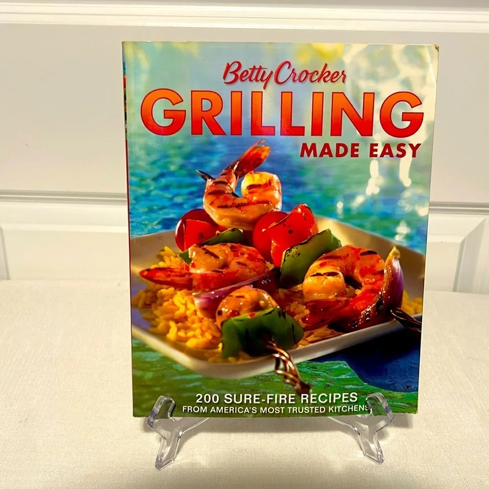 Betty Crocker Grilling Made Easy ©️2005 Vintage Cookbook